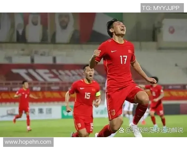 天下足球解说员的魅力与挑战：如何在赛场上传递激情与专业